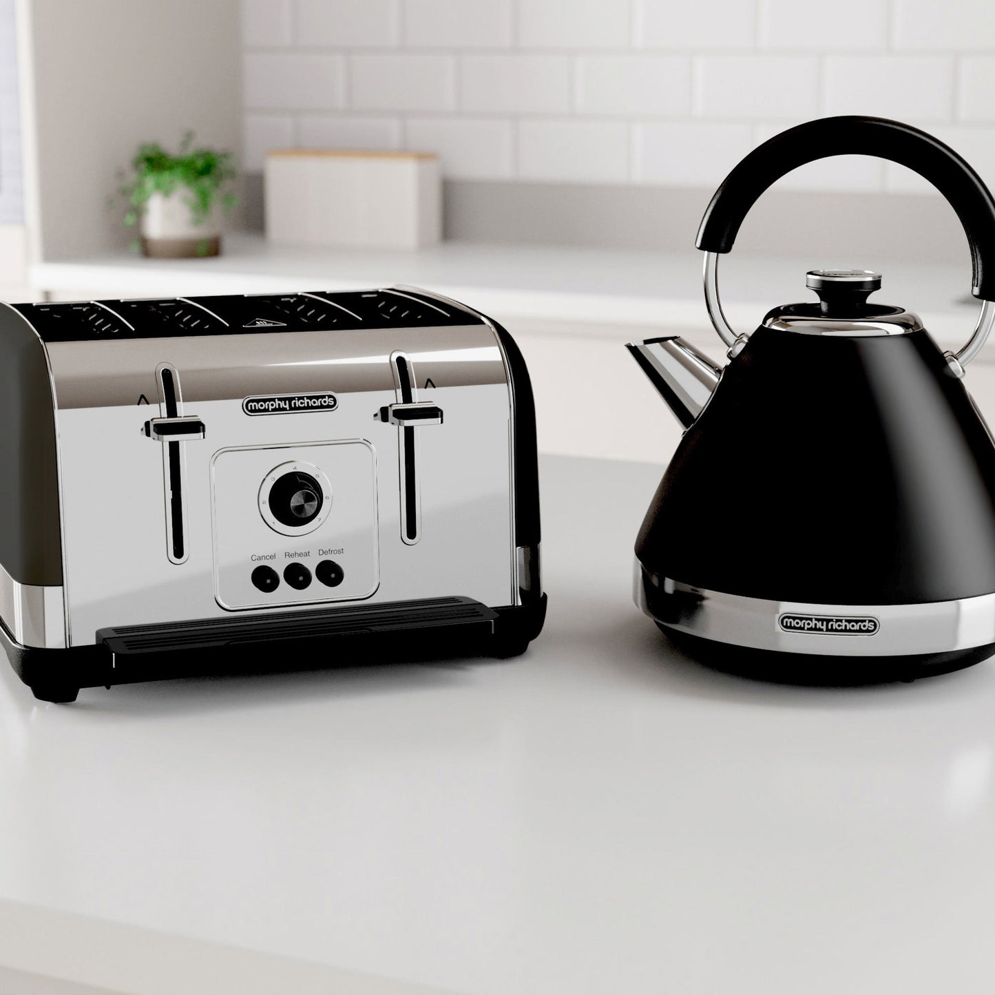 MORPHY RICHARDS 100131 VENTURE PYRAMID KETTLE 1.5L - BLACK