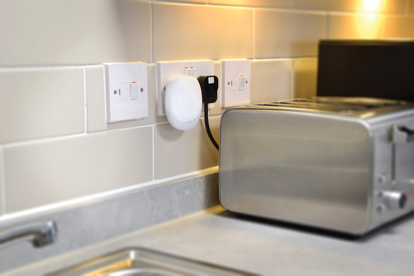 Mercury Wireless Plug-in Doorbell White 350.310UK