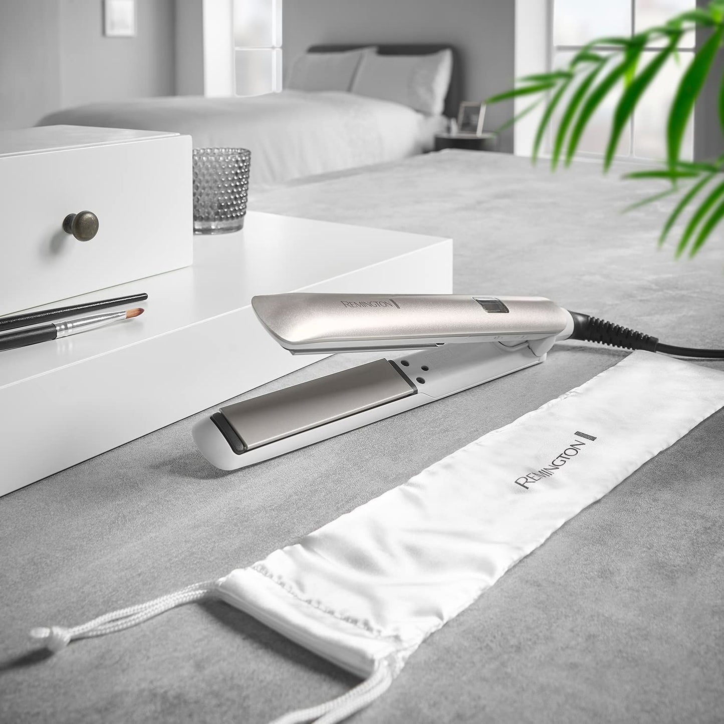 REMINGTON S8901 Hair Straightener Hydraluxe White