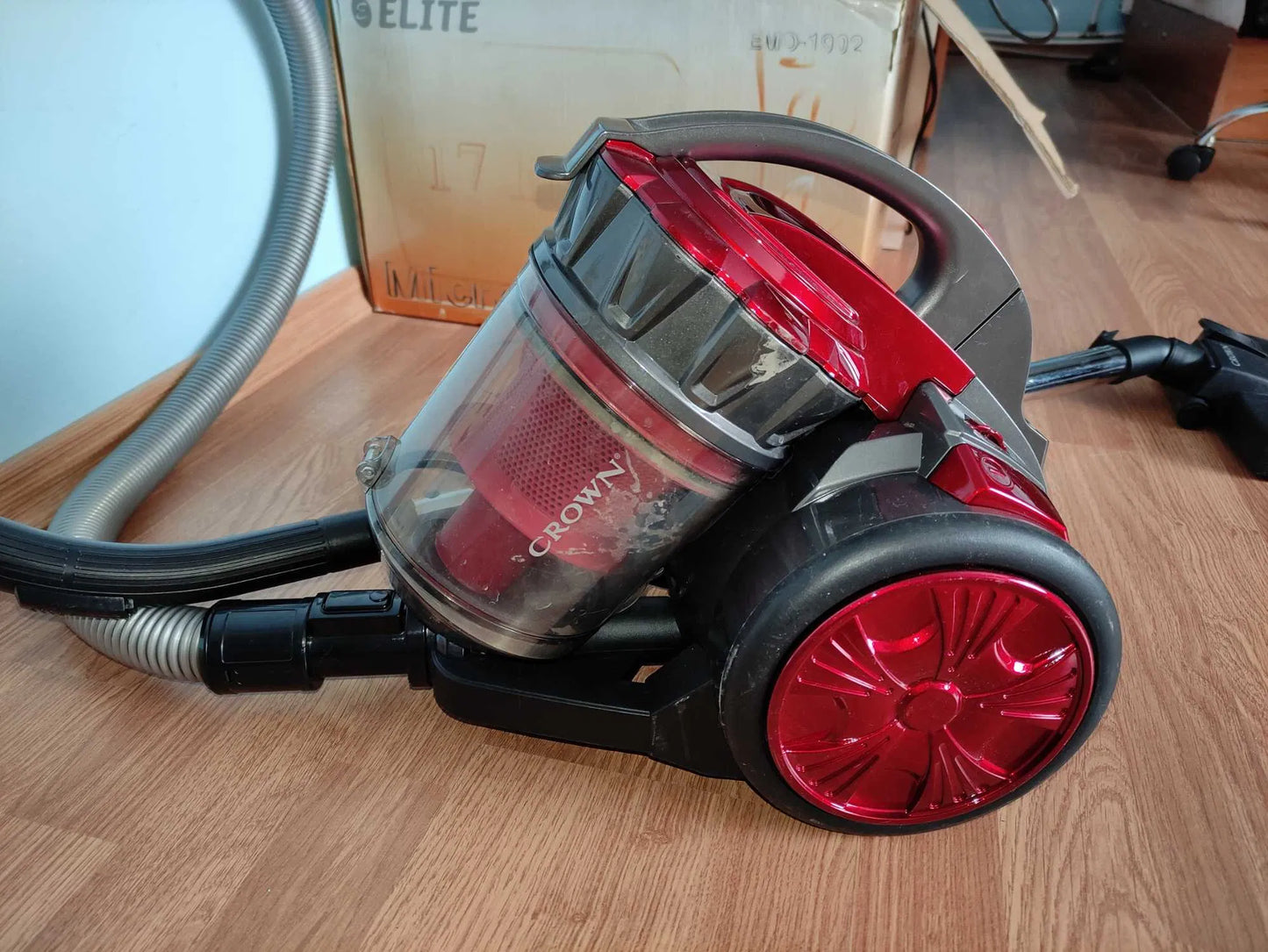 Crown VCJ-2080 Bagless Vacuum Cleaner