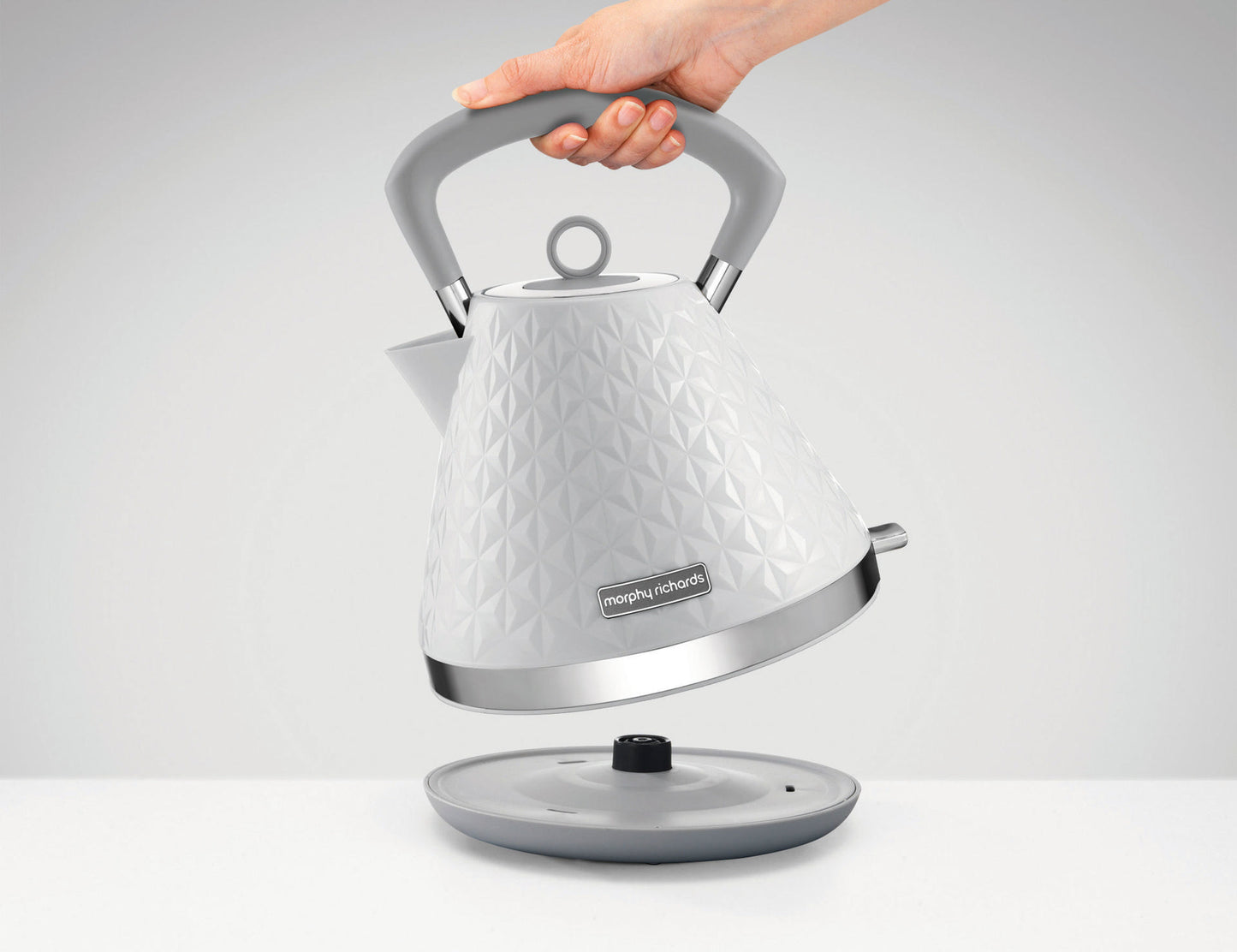 MORPHY RICHARDS 108134 VECTOR PYRAMID KETTLE 1.5L - WHITE