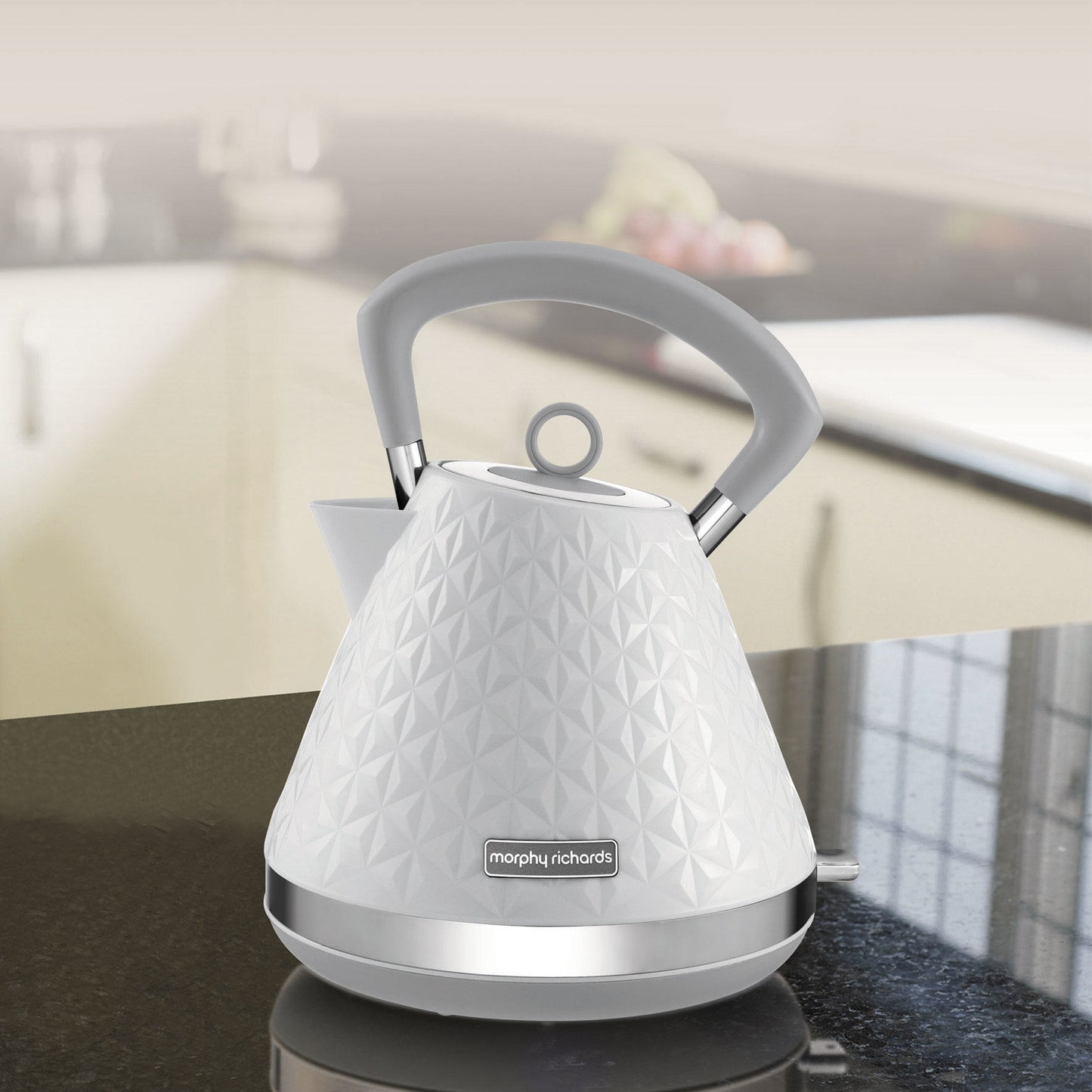 MORPHY RICHARDS 108134 VECTOR PYRAMID KETTLE 1.5L - WHITE