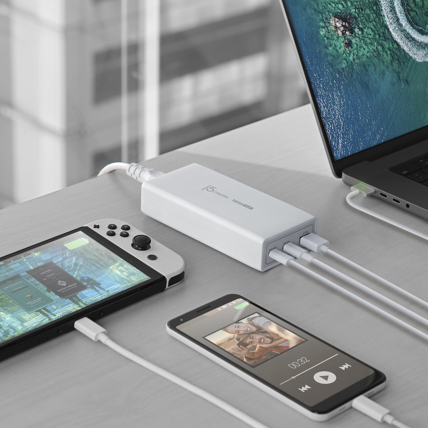 j5create JUP37185W 185W Laptop GaN Charger PD3.1 2xUSB-C/1xUSB-A (UK Plug)