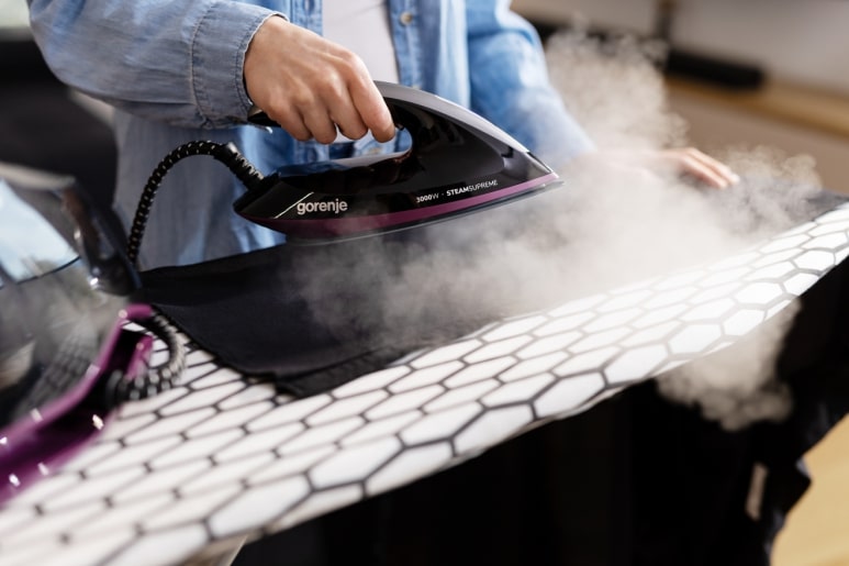 Gorenje Iron Steam Generator 3000W 8 BAR 1.5L Water Tank 160g/m SGD3000BKV